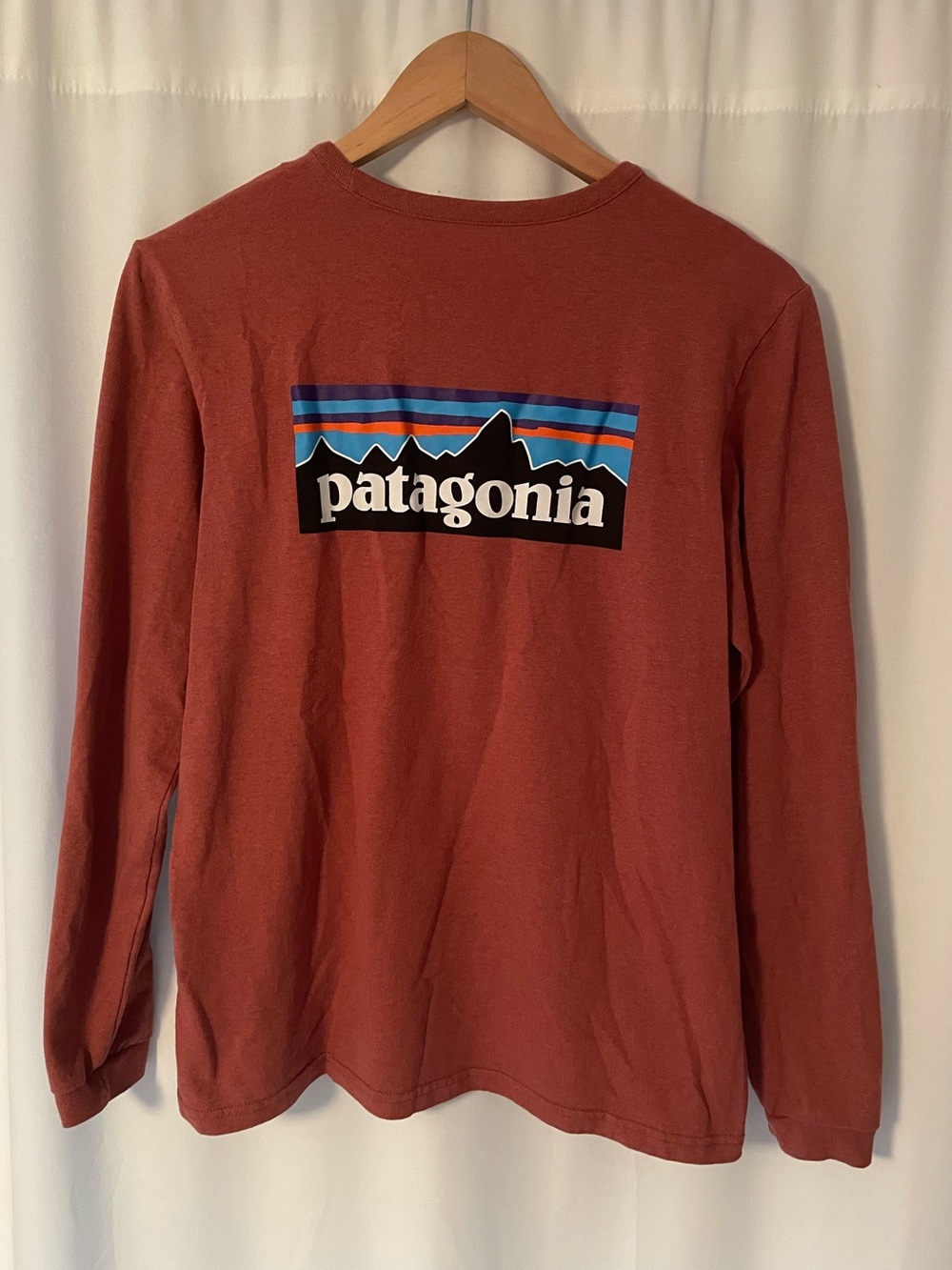 Patagonia long sleeve logo Responsibilli-Tee men’s M medium rust orange shirt